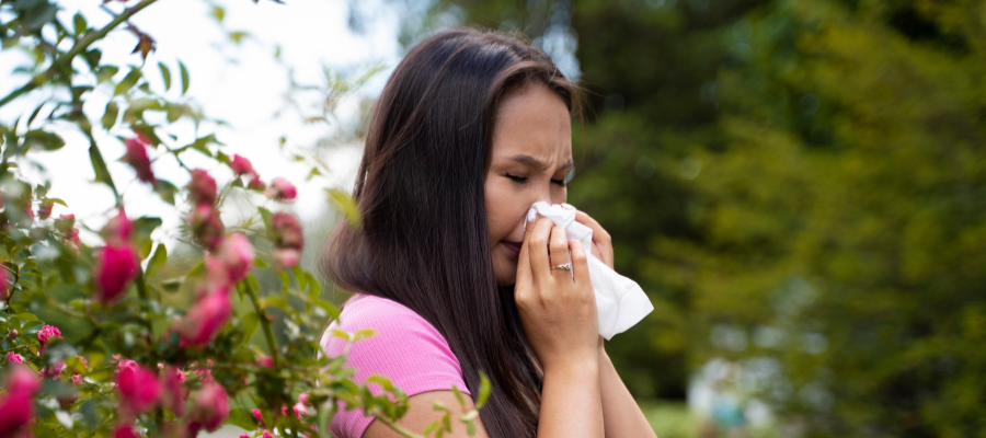 Senhora com alergia respiratória